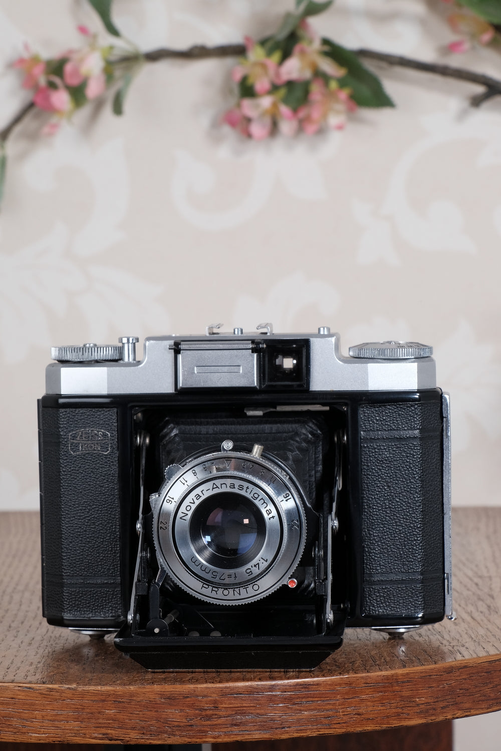 Near Mint! 1956 Zeiss Ikon Nettax with original case. Freshly Serviced, CLA'd