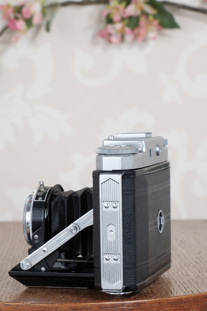 Near Mint! 1956 Zeiss Ikon Nettax with original case. Freshly Serviced, CLA'd