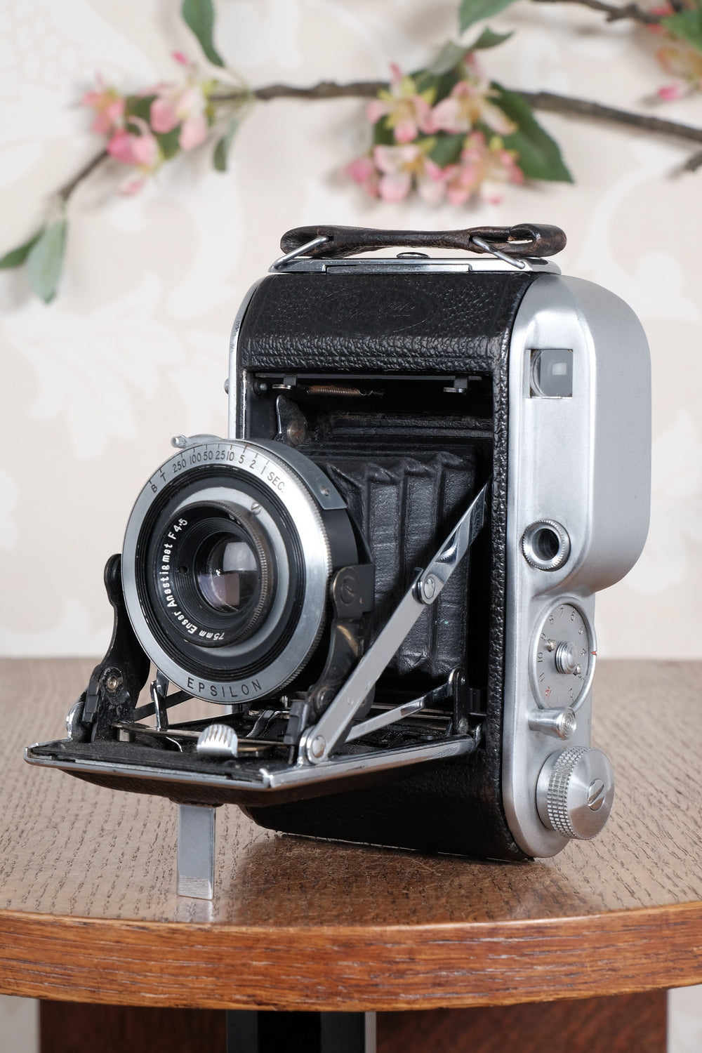 1939 Ensign 220, 6x6 / 6x4.5 Medium format Coupled Rangefinder Camera. CLA'd, Freshly serviced!