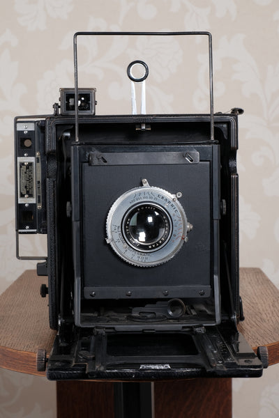 Rare! WWII 1941 Graflex Speed Graphic, 4x5 Complete with original US Army, Signal Corps ID plate (PH-47-E).  Freshly Serviced! CLA'd!