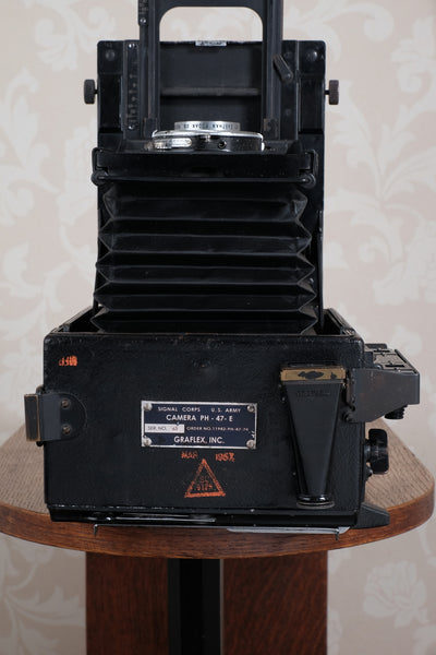 Rare! WWII 1941 Graflex Speed Graphic, 4x5 Complete with original US Army, Signal Corps ID plate (PH-47-E).  Freshly Serviced! CLA'd!