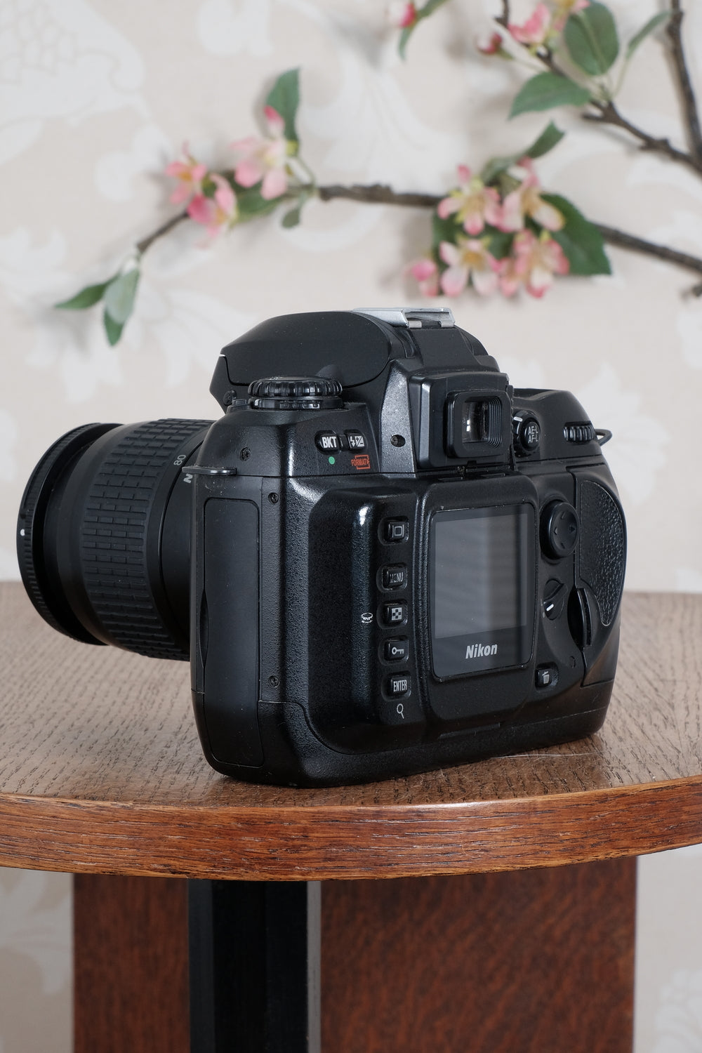 Superb! Nikon D100 with lens, battery grip & accessories