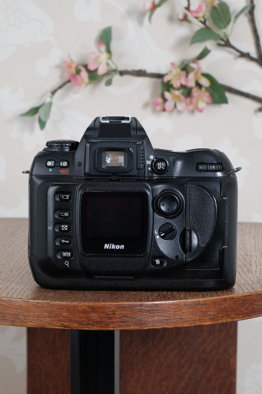 Superb! Nikon D100 with lens, battery grip & accessories