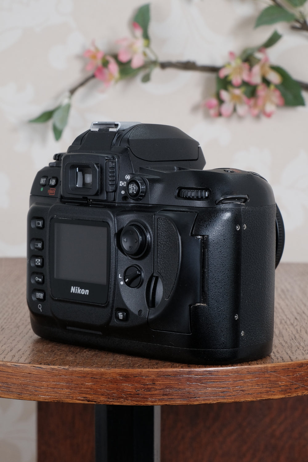 Superb! Nikon D100 with lens, battery grip & accessories