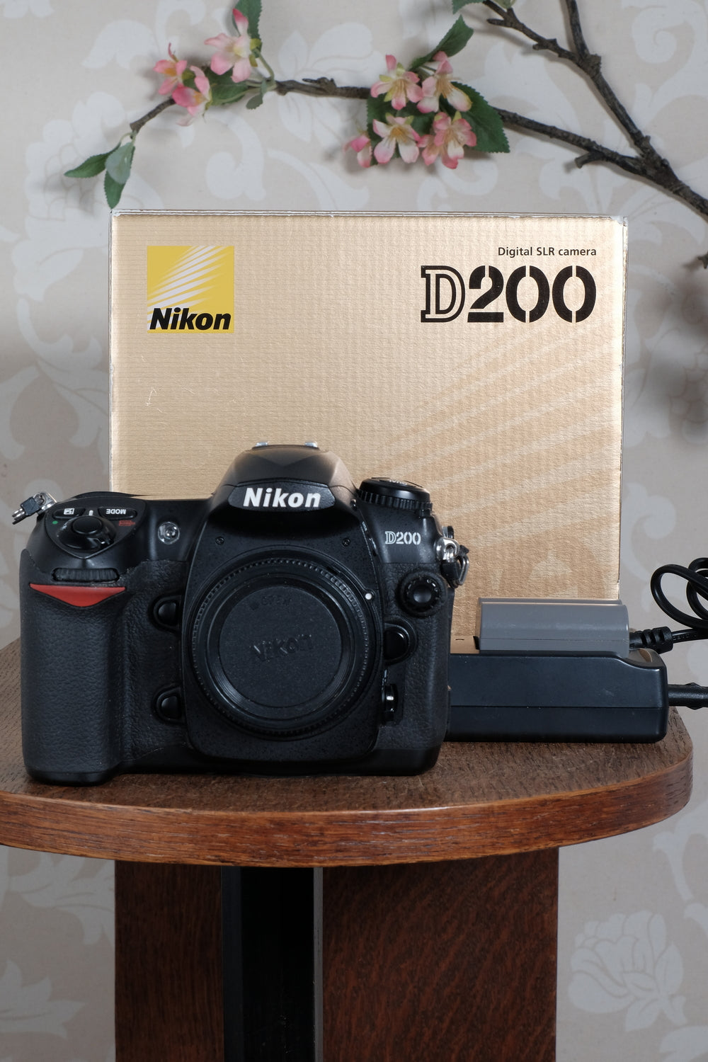 Superb! Nikon D200 in near mint condition with original packaging