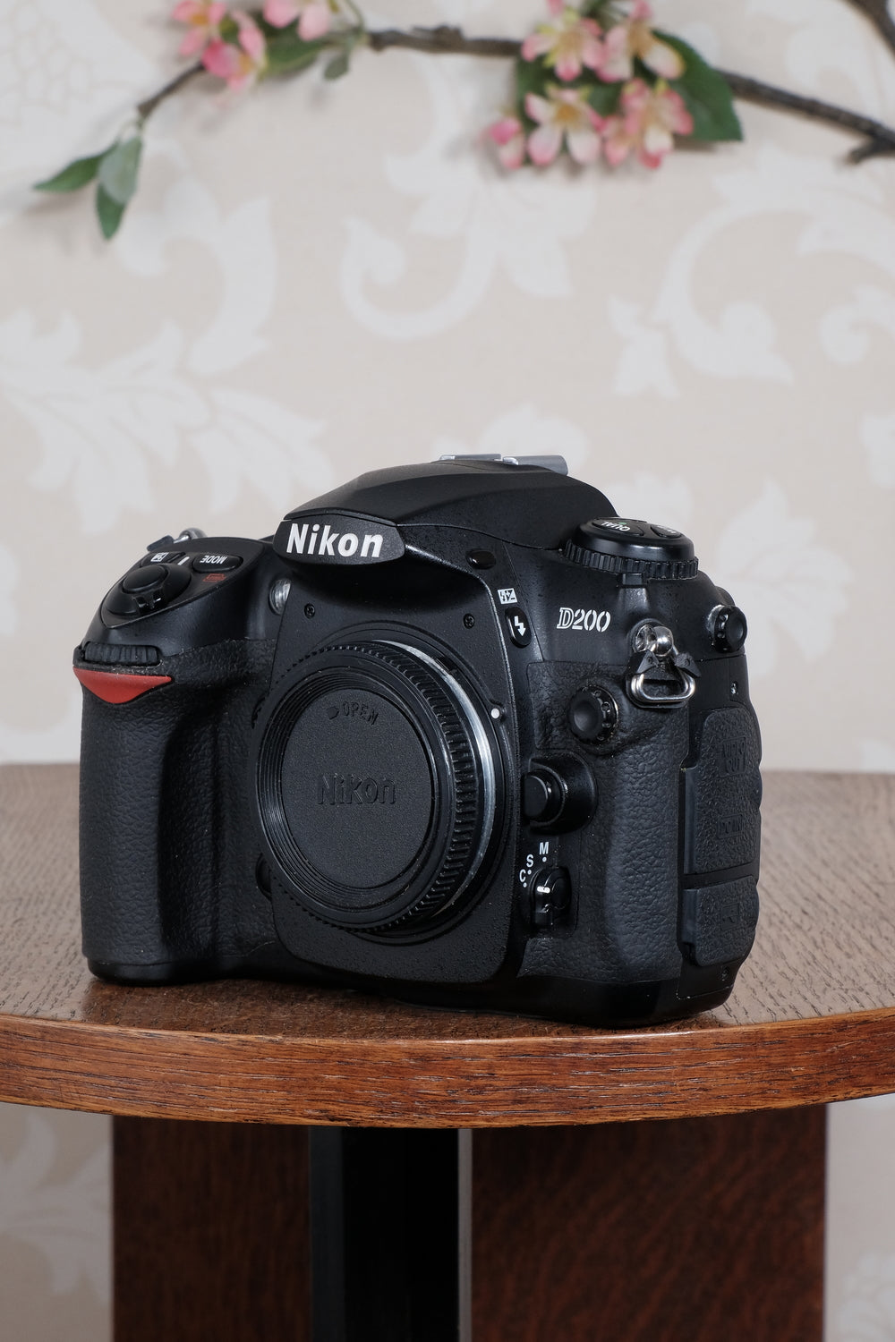 Superb! Nikon D200 in near mint condition with original packaging