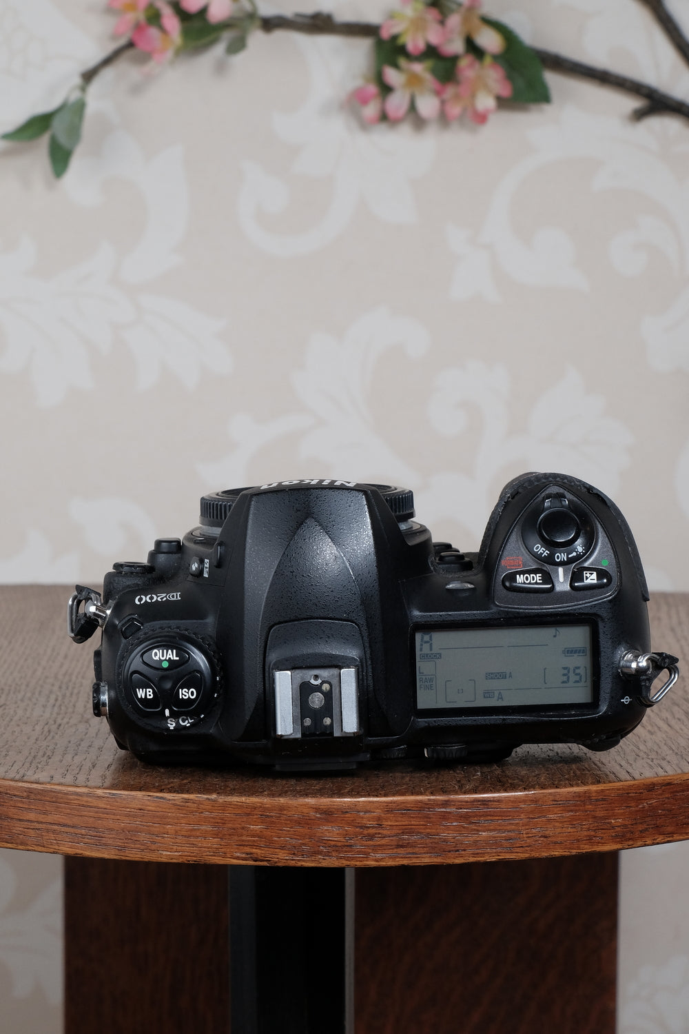 Superb! Nikon D200 in near mint condition with original packaging