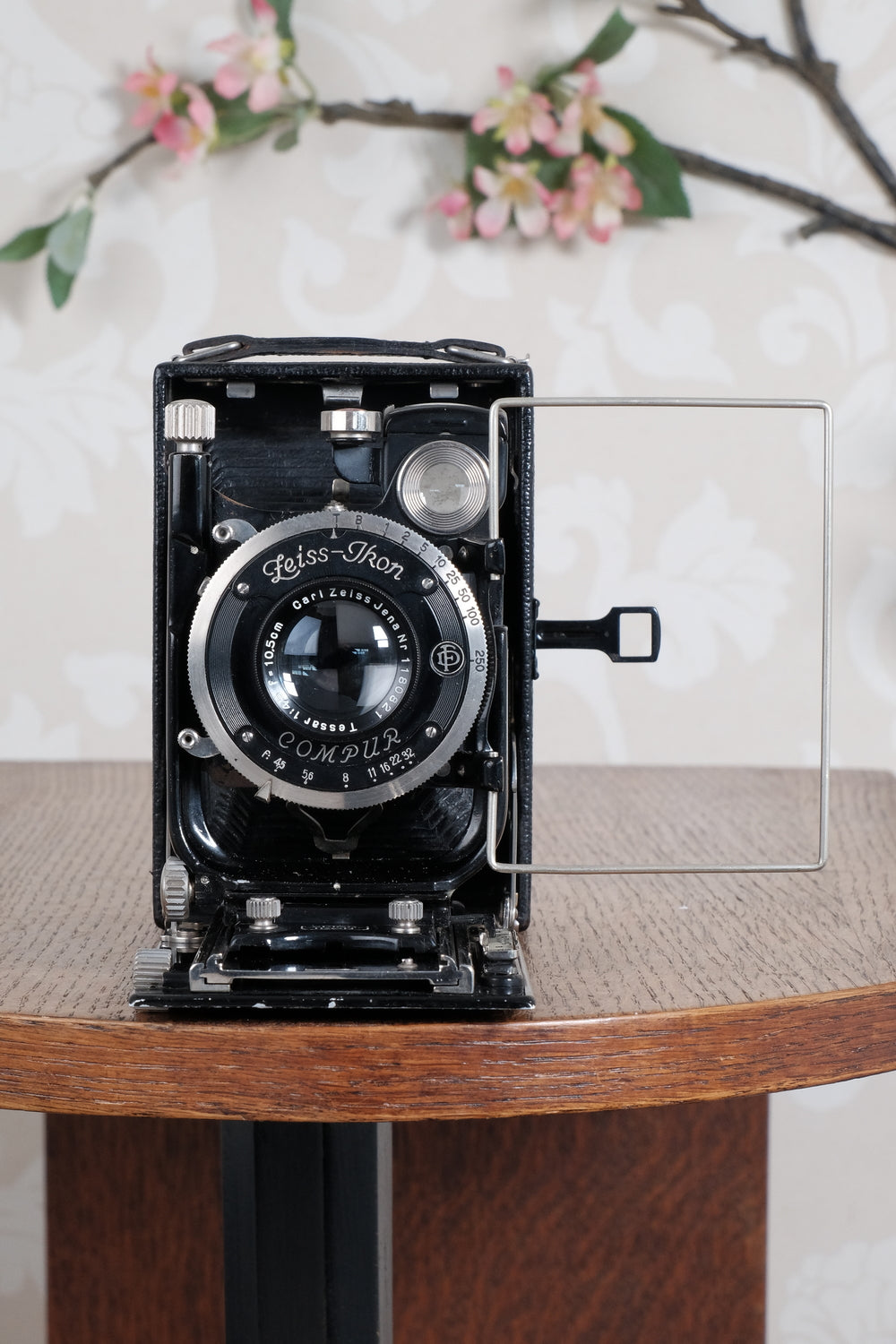 Superb! 1930 6x9 Donata 227/3 plate camera with Carl Zeiss Tessar lens & 120 roll film back. Freshly serviced CLA’d