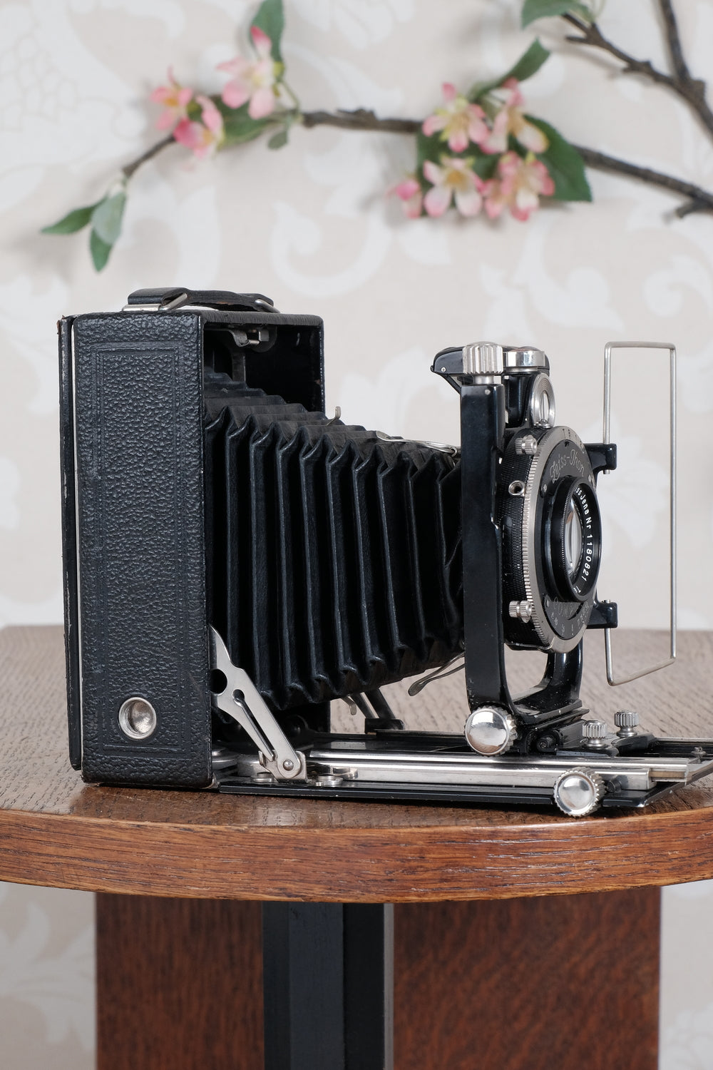 Superb! 1930 6x9 Donata 227/3 plate camera with Carl Zeiss Tessar lens & 120 roll film back. Freshly serviced CLA’d