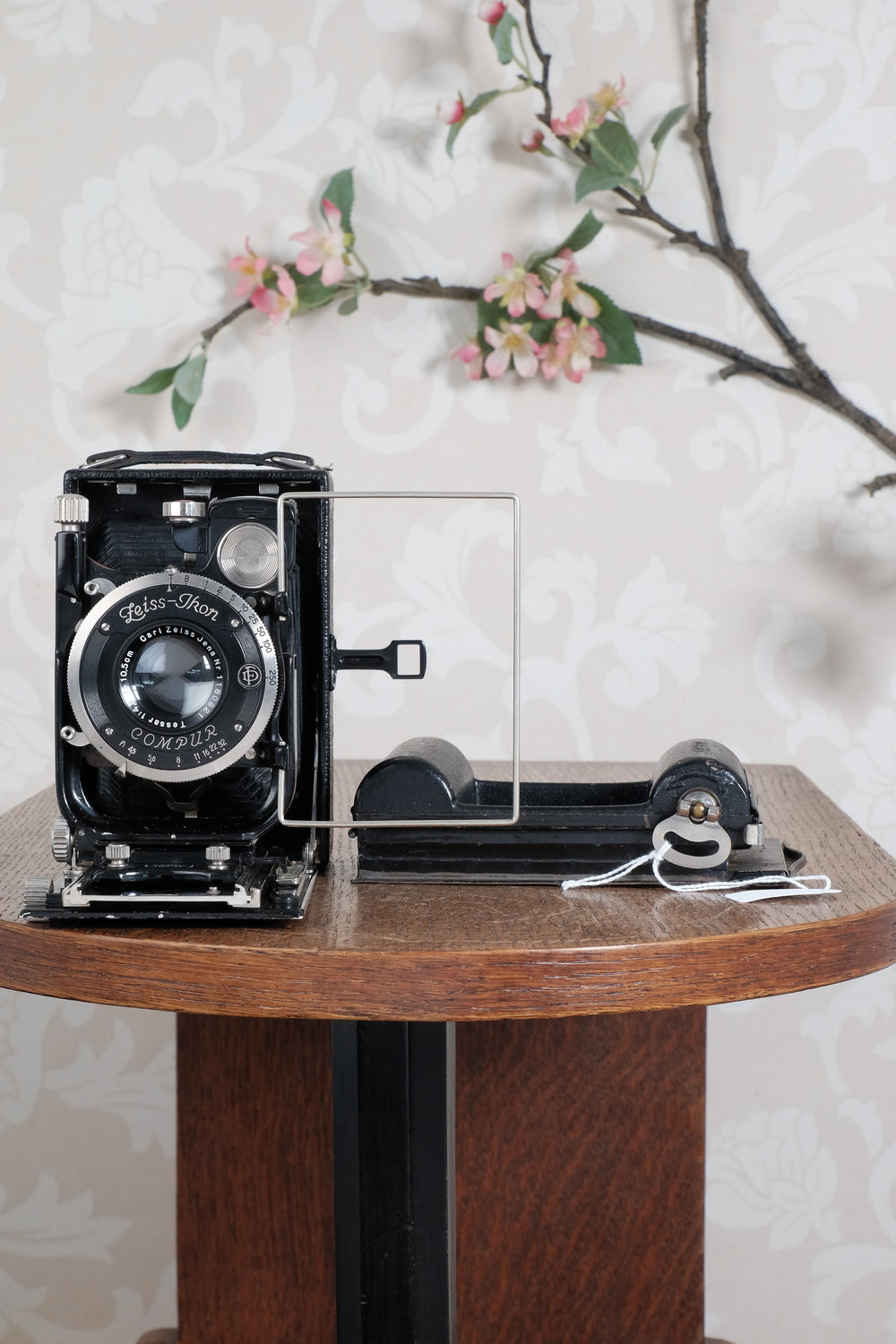 Superb! 1930 6x9 Donata 227/3 plate camera with Carl Zeiss Tessar lens & 120 roll film back. Freshly serviced CLA’d