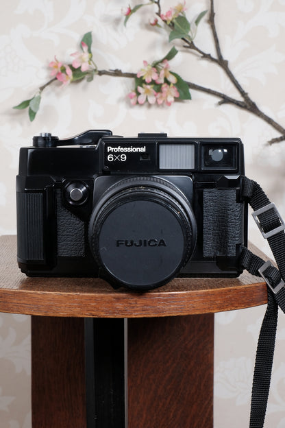 Near Mint! Fujica GW690, 6x9 Rangefinder camera.