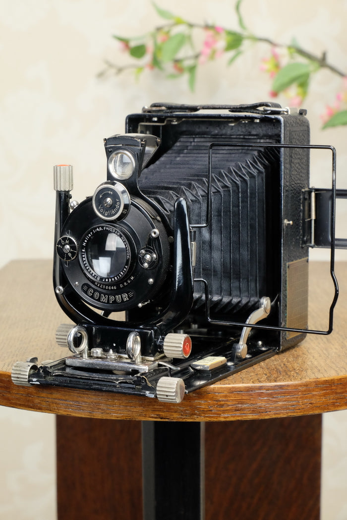 SUPERB! 1928 Voigtlander BERGHEIL Camera with HELIAR LENS and 120 Roll-film back! Freshly serviced CLA’d - Voigtlander- Petrakla Classic Cameras