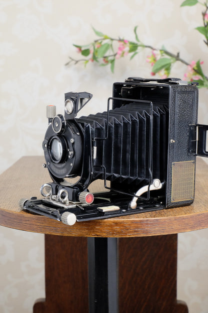 SUPERB! 1928 Voigtlander BERGHEIL Camera with HELIAR LENS and 120 Roll-film back! Freshly serviced CLA’d - Voigtlander- Petrakla Classic Cameras