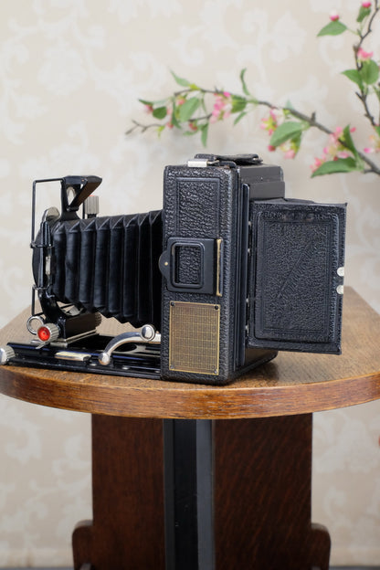 SUPERB! 1928 Voigtlander BERGHEIL Camera with HELIAR LENS and 120 Roll-film back! Freshly serviced CLA’d - Voigtlander- Petrakla Classic Cameras