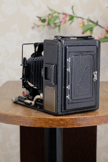 SUPERB! 1928 Voigtlander BERGHEIL Camera with HELIAR LENS and 120 Roll-film back! Freshly serviced CLA’d - Voigtlander- Petrakla Classic Cameras