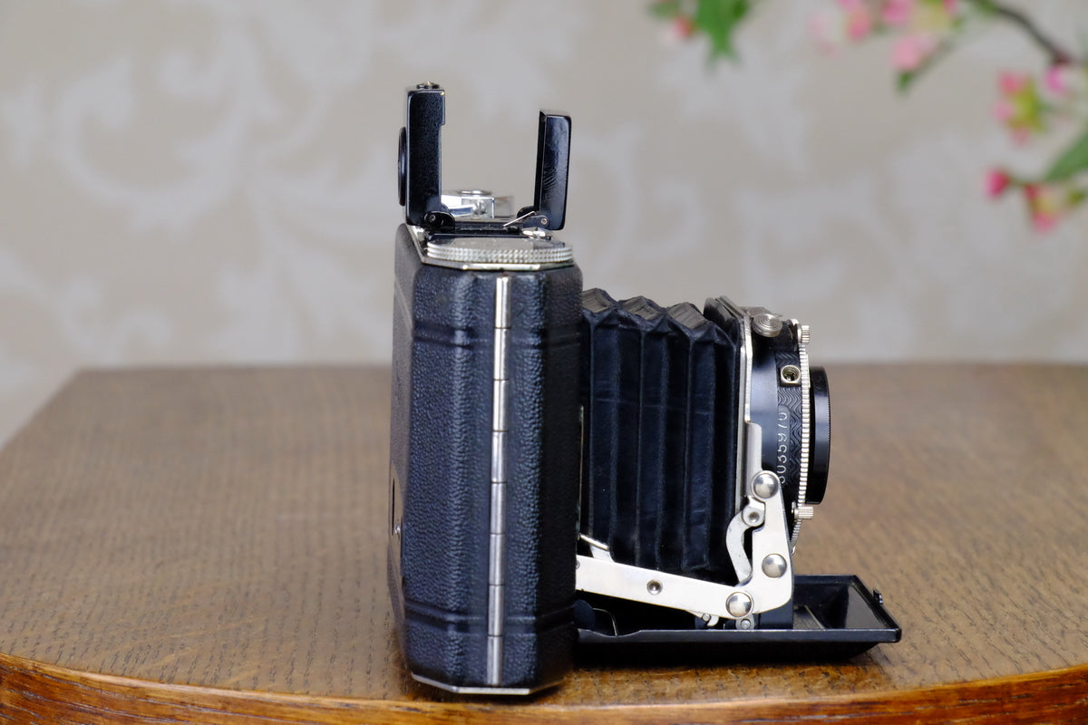 Superb! 1935 Art-deco 6x4.5 Duo camera, with Zeiss Tessar lens, CLA'd, Freshly Serviced! - Nagel- Petrakla Classic Cameras