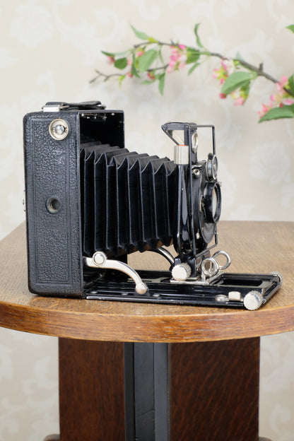 SUPERB! 1928 Voigtlander BERGHEIL Camera with HELIAR LENS and 120 Roll-film back! Freshly serviced CLA’d - Voigtlander- Petrakla Classic Cameras