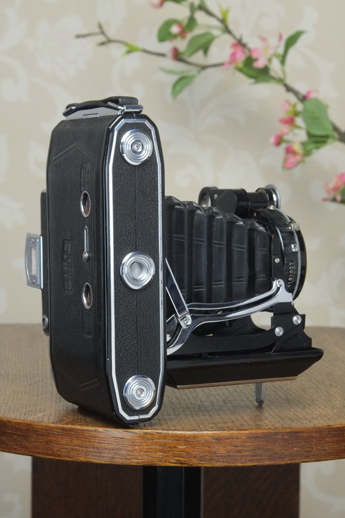 SUPERB! 1938 Zeiss Ikon Super Ikonta 6x9, Tessar lens, Compur Rapid shutter and original mask. - Zeiss-Ikon- Petrakla Classic Cameras