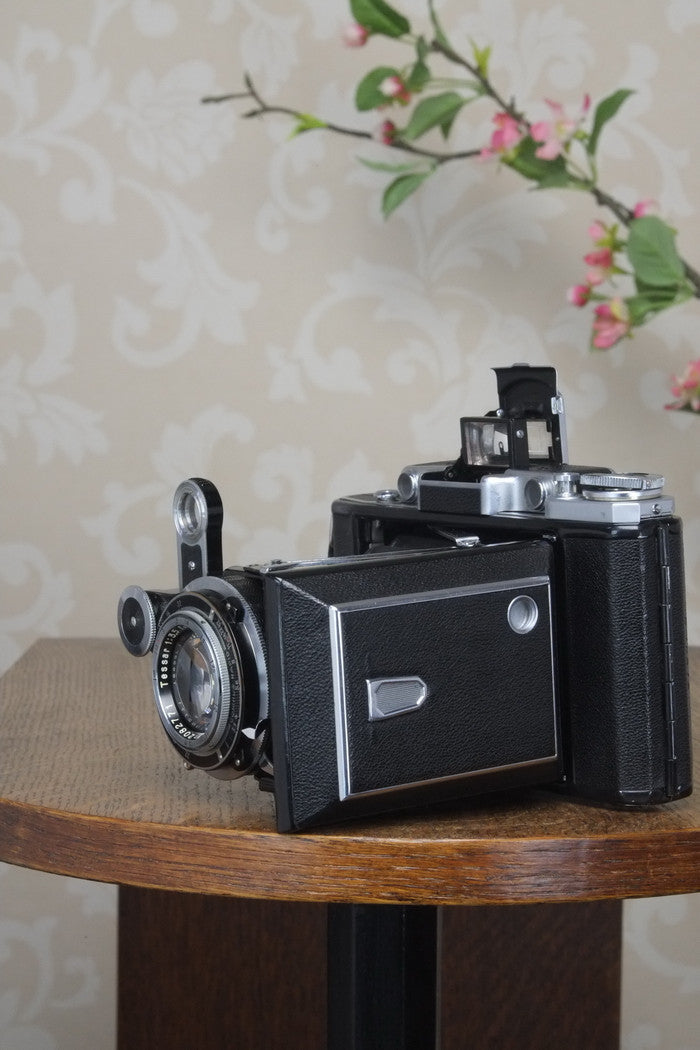 SUPERB! 1938 Zeiss Ikon Super Ikonta 6x9, Tessar lens, Compur Rapid shutter and original mask. - Zeiss-Ikon- Petrakla Classic Cameras