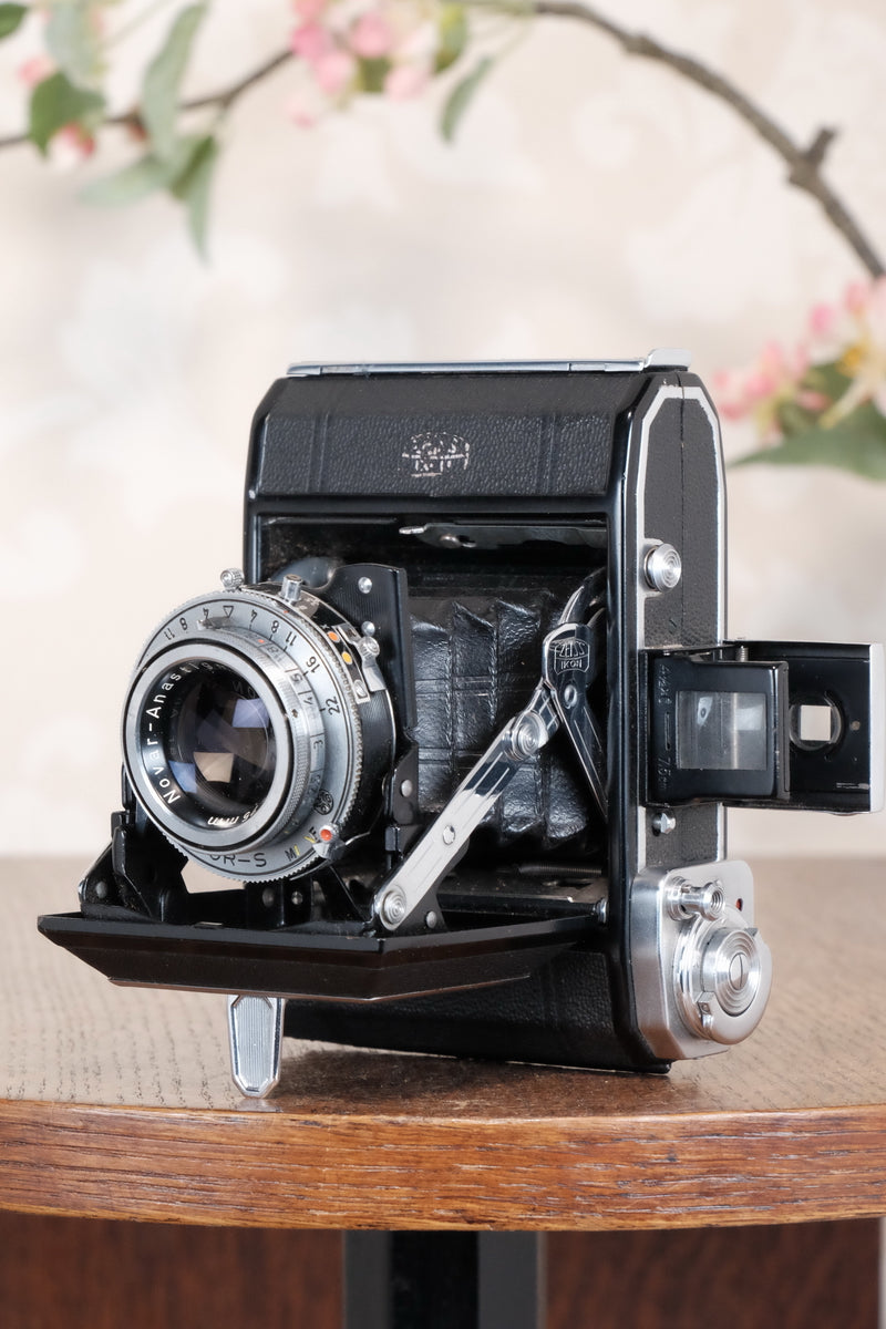 Near Mint! 1952 Zeiss Ikon Ikonta,, CLA'd, Freshly Serviced!