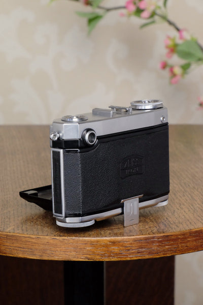 Superb! 1952 Zeiss Ikon Contessa 533/24, FRESHLY SERVICED! - Zeiss-Ikon- Petrakla Classic Cameras