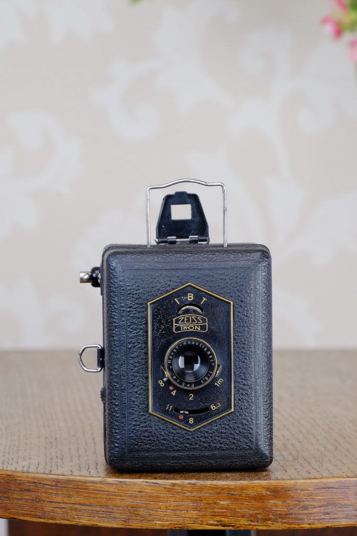 Zeiss Ikon Baby Box Tengor with leather case, CLA'd, Freshly Serviced! - Voigtlander- Petrakla Classic Cameras