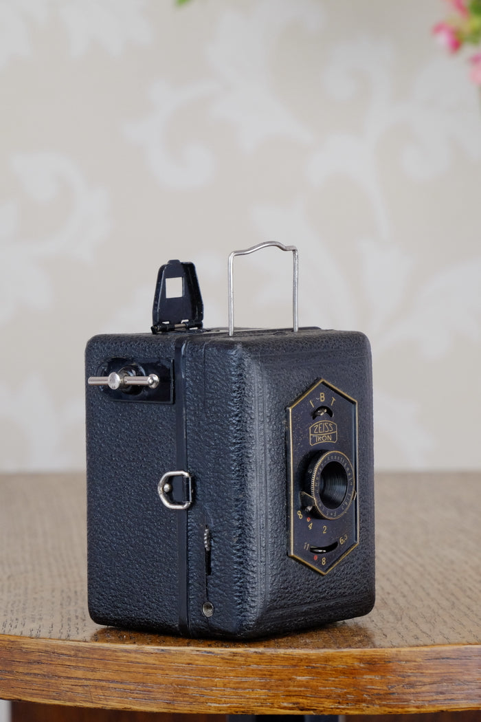 Zeiss Ikon Baby Box Tengor with leather case, CLA'd, Freshly Serviced! - Voigtlander- Petrakla Classic Cameras