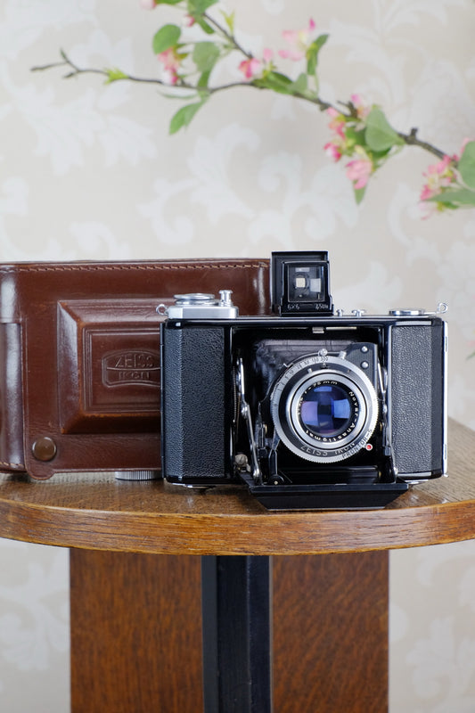 Near Mint! 1953 Zeiss Ikon Ikonta, CLA'd, Freshly Serviced! - Zeiss-Ikon- Petrakla Classic Cameras