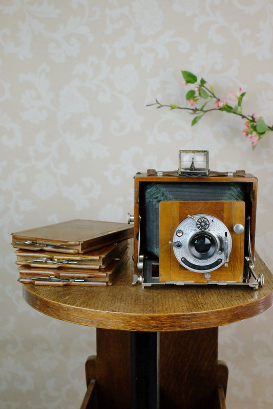 1902 Gaertig & Thiemann Wooden Camera complete with lens & film holders - Gaertig & Thiemann- Petrakla Classic Cameras