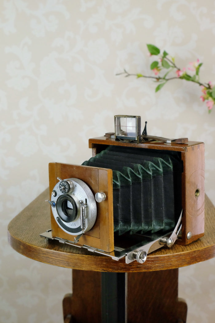 1902 Gaertig & Thiemann Wooden Camera complete with lens & film holders - Gaertig & Thiemann- Petrakla Classic Cameras