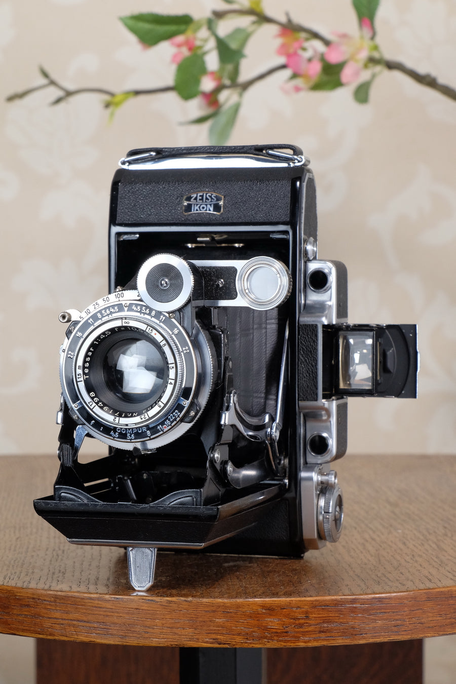 Near Mint! 1938 Zeiss Ikon Super Ikonta 6x9, Tessar lens, CLA'd, Freshly Serviced!