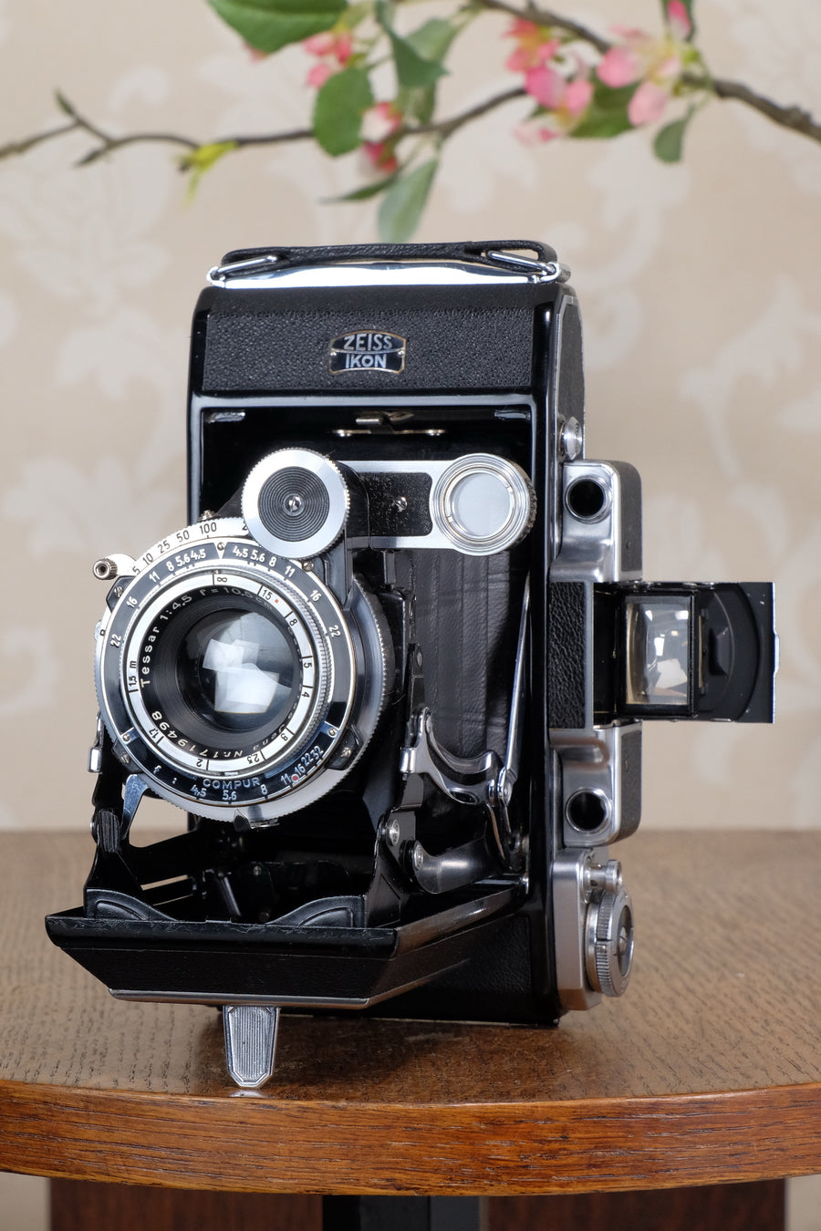 Near Mint! 1938 Zeiss Ikon Super Ikonta 6x9, Tessar lens, CLA'd, Freshly Serviced!