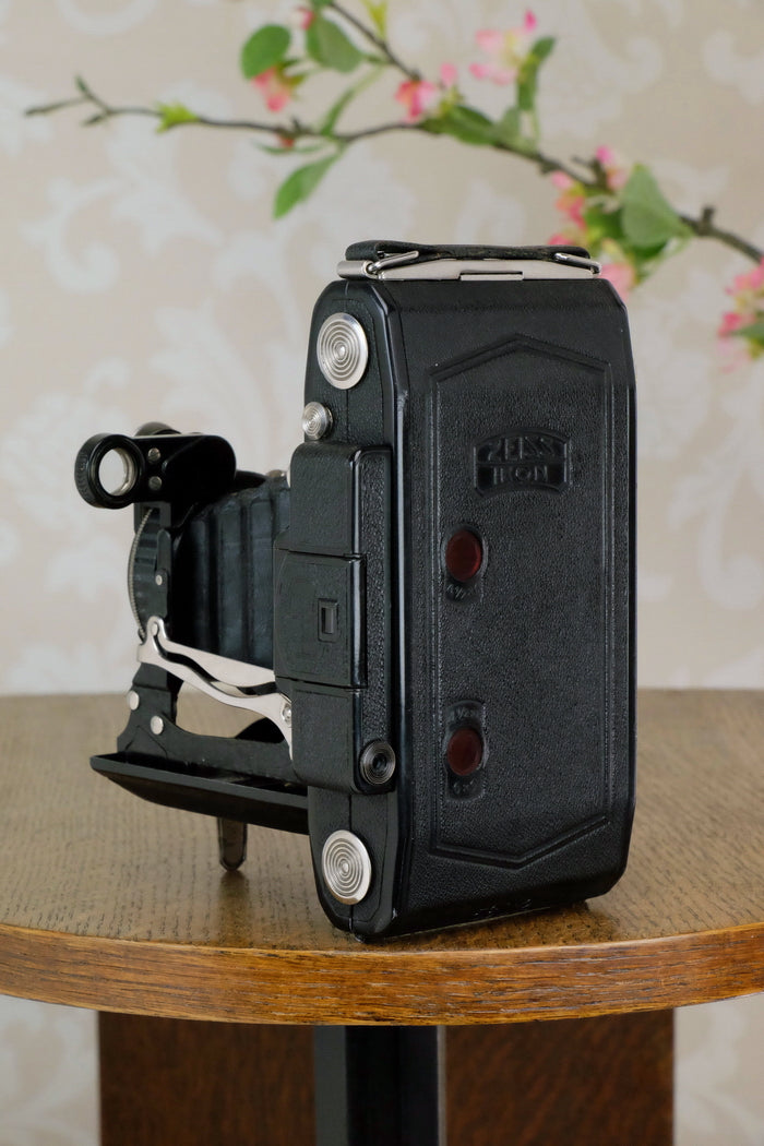 Superb! 1933 Zeiss Ikon Super Ikonta 6x9, with Tessar lens, Freshly serviced ,CLA'd - Zeiss-Ikon- Petrakla Classic Cameras