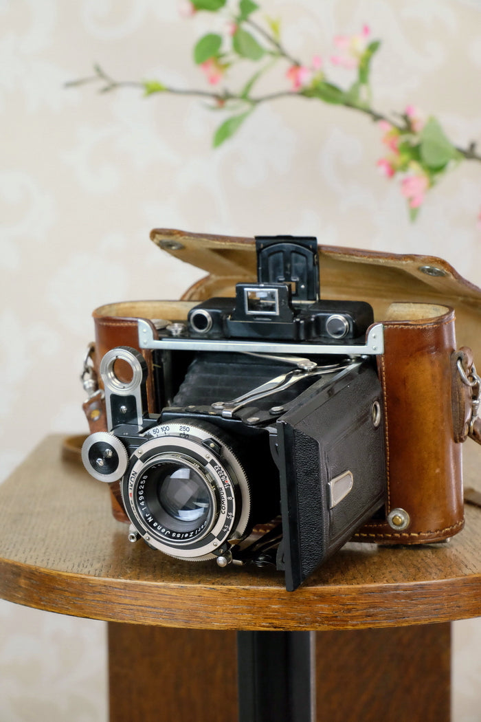 Superb! 1933 Zeiss Ikon Super Ikonta 6x9, with Tessar lens, Freshly serviced ,CLA'd - Zeiss-Ikon- Petrakla Classic Cameras