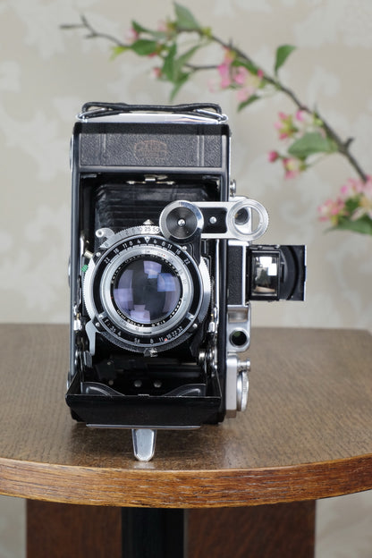 SUPERB! 1953 Zeiss-Ikon Super 6x9 Ikonta 531/2, Synchro-Compur & Coated Zeiss Tessar lens, reduction mask included. CLA'd, Freshly Serviced! - Zeiss-Ikon- Petrakla Classic Cameras