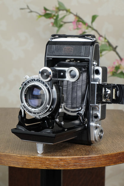 SUPERB! 1953 Zeiss-Ikon Super 6x9 Ikonta 531/2, Synchro-Compur & Coated Zeiss Tessar lens, reduction mask included. CLA'd, Freshly Serviced! - Zeiss-Ikon- Petrakla Classic Cameras