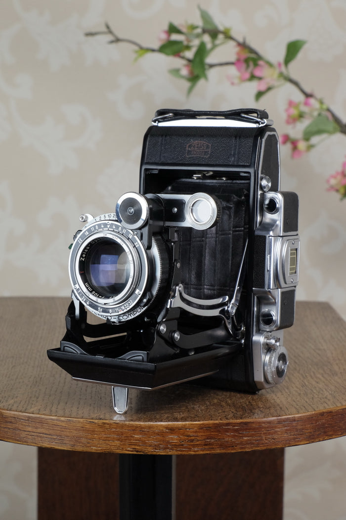 SUPERB! 1953 Zeiss-Ikon Super 6x9 Ikonta 531/2, Synchro-Compur & Coated Zeiss Tessar lens, reduction mask included. CLA'd, Freshly Serviced! - Zeiss-Ikon- Petrakla Classic Cameras