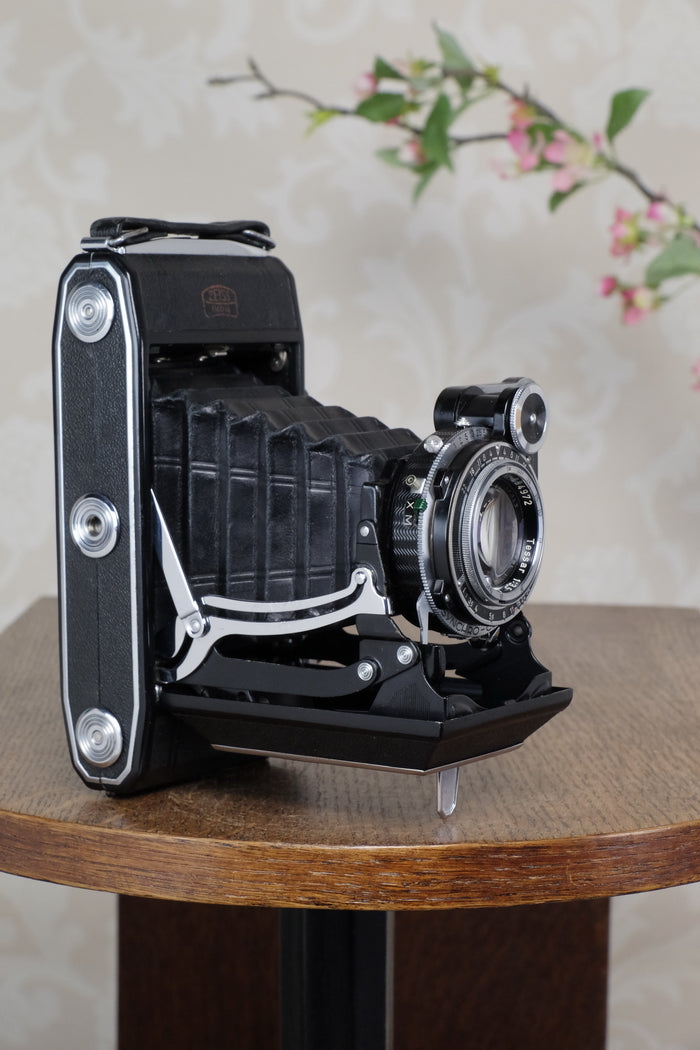 SUPERB! 1953 Zeiss-Ikon Super 6x9 Ikonta 531/2, Synchro-Compur & Coated Zeiss Tessar lens, reduction mask included. CLA'd, Freshly Serviced! - Zeiss-Ikon- Petrakla Classic Cameras