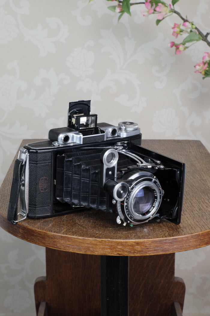 SUPERB! 1953 Zeiss-Ikon Super 6x9 Ikonta 531/2, Synchro-Compur & Coated Zeiss Tessar lens, reduction mask included. CLA'd, Freshly Serviced! - Zeiss-Ikon- Petrakla Classic Cameras