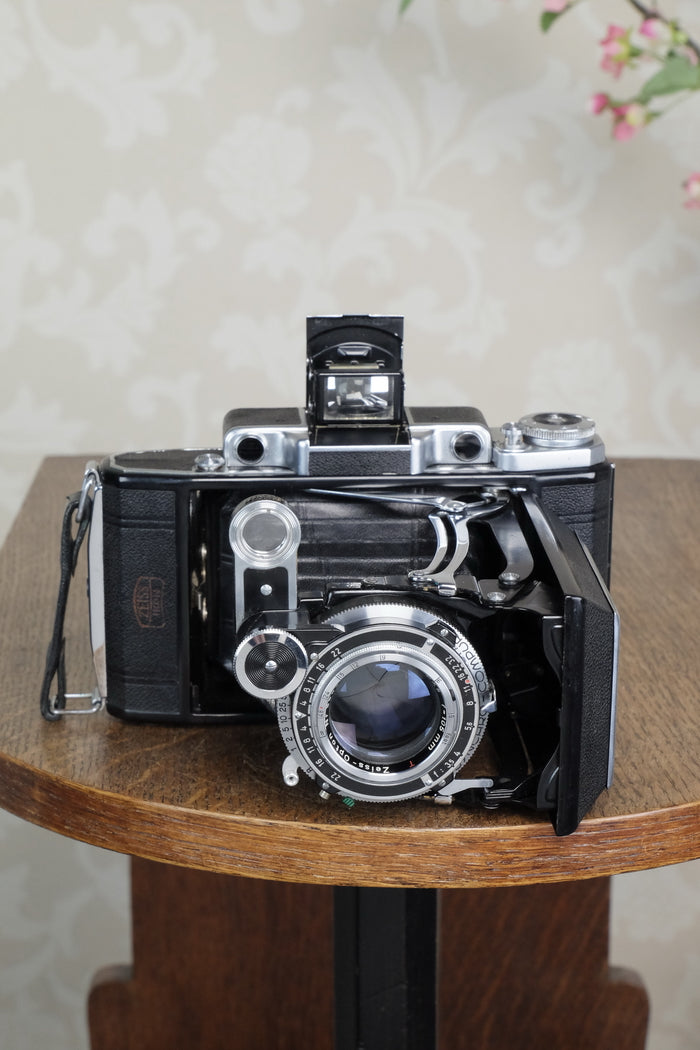 SUPERB! 1953 Zeiss-Ikon Super 6x9 Ikonta 531/2, Synchro-Compur & Coated Zeiss Tessar lens, reduction mask included. CLA'd, Freshly Serviced! - Zeiss-Ikon- Petrakla Classic Cameras