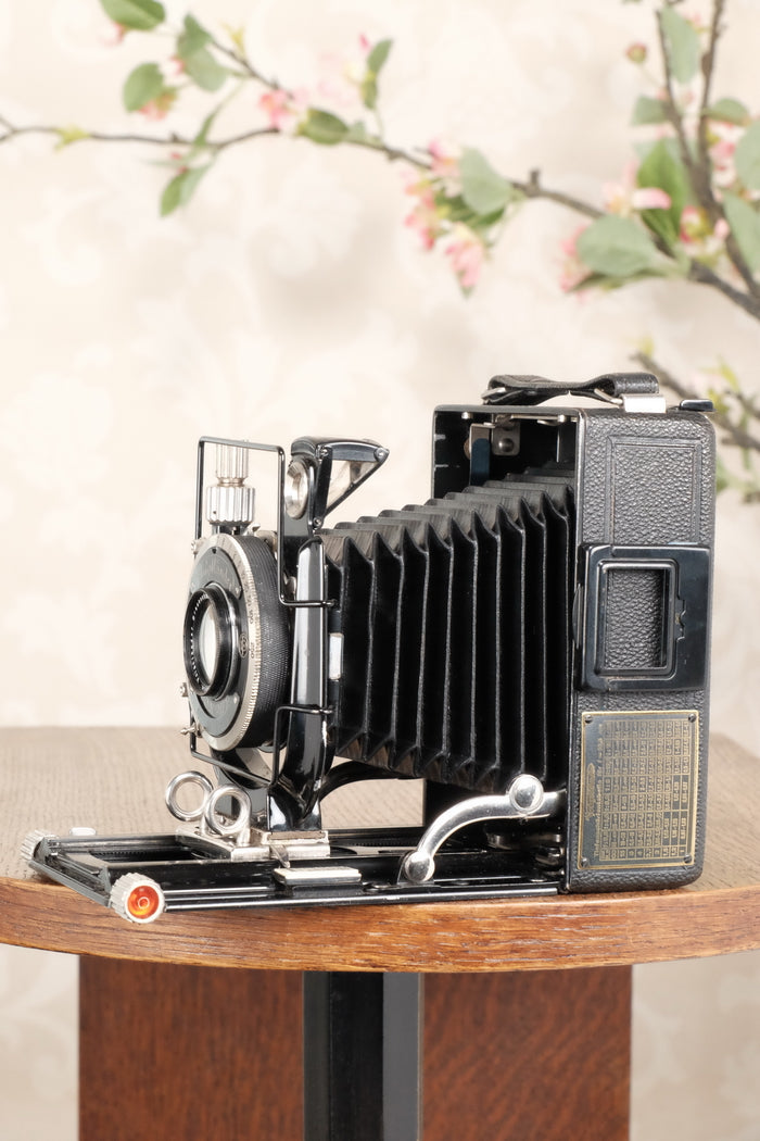 Superb! 1932 Voigtlander Bergheil Camera with Heliar lens and Roll-Film back! Freshly serviced CLA’d - Voigtlander- Petrakla Classic Cameras