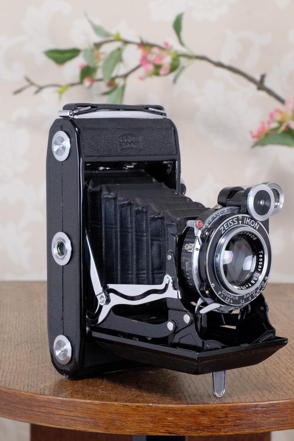 SUPERB! 1936 Zeiss Ikon Super Ikonta 6x9, Tessar lens CLA’d with leather case. CLA'd, Freshly Serviced!