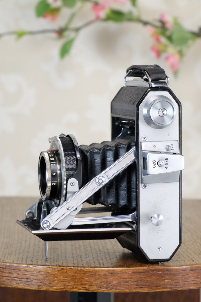 Superb! 1938 Welta Weltax 6x6, complete with 6x4.5 reduction mask, CLAd, Freshly Serviced! - Welta- Petrakla Classic Cameras