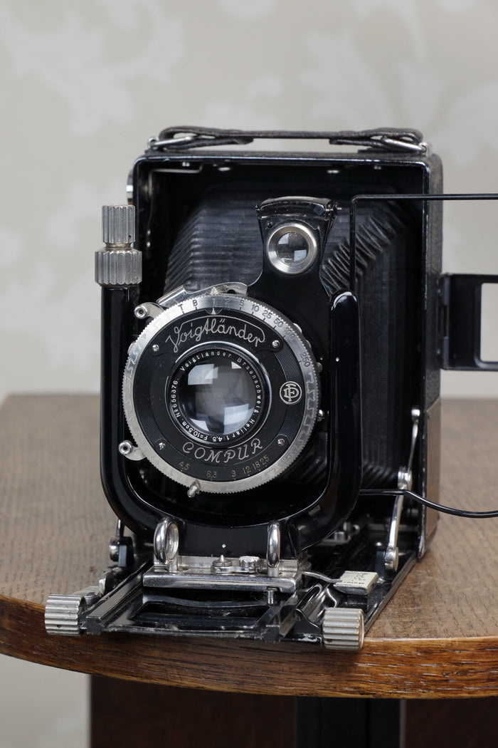 Excellent! 1931 Voigtlander Bergheil Camera with HELIAR LENS and 120 Roll-film back!! Freshly serviced CLA’d - Voigtlander- Petrakla Classic Cameras