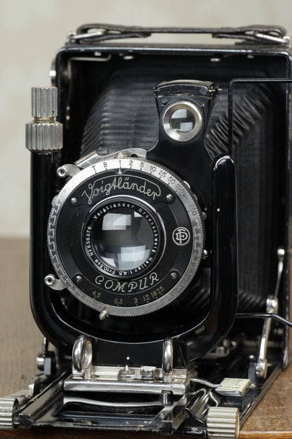 Excellent! 1931 Voigtlander Bergheil Camera with HELIAR LENS and 120 Roll-film back!! Freshly serviced CLA’d - Voigtlander- Petrakla Classic Cameras