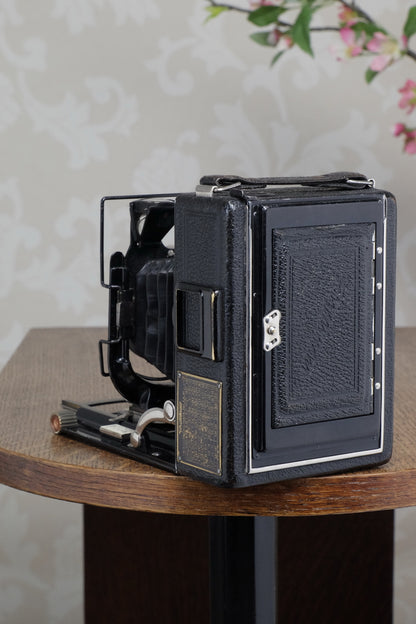 Excellent! 1931 Voigtlander Bergheil Camera with HELIAR LENS and 120 Roll-film back!! Freshly serviced CLA’d - Voigtlander- Petrakla Classic Cameras