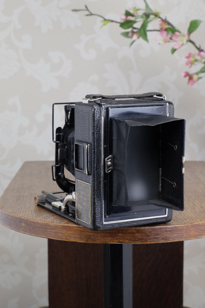 Excellent! 1931 Voigtlander Bergheil Camera with HELIAR LENS and 120 Roll-film back!! Freshly serviced CLA’d - Voigtlander- Petrakla Classic Cameras