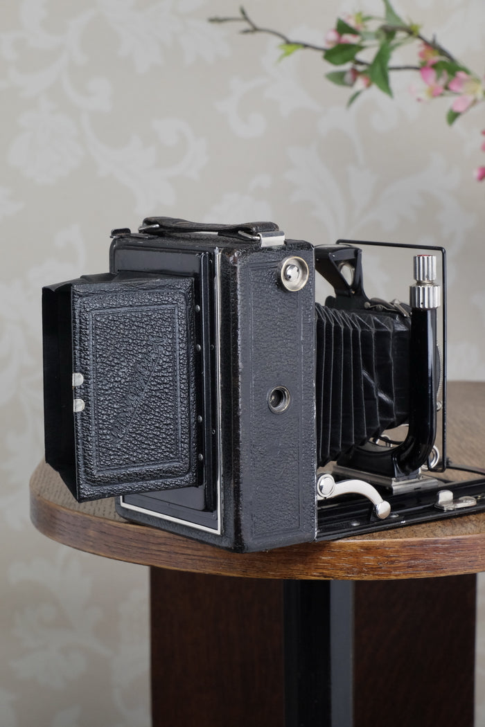 Excellent! 1931 Voigtlander Bergheil Camera with HELIAR LENS and 120 Roll-film back!! Freshly serviced CLA’d - Voigtlander- Petrakla Classic Cameras