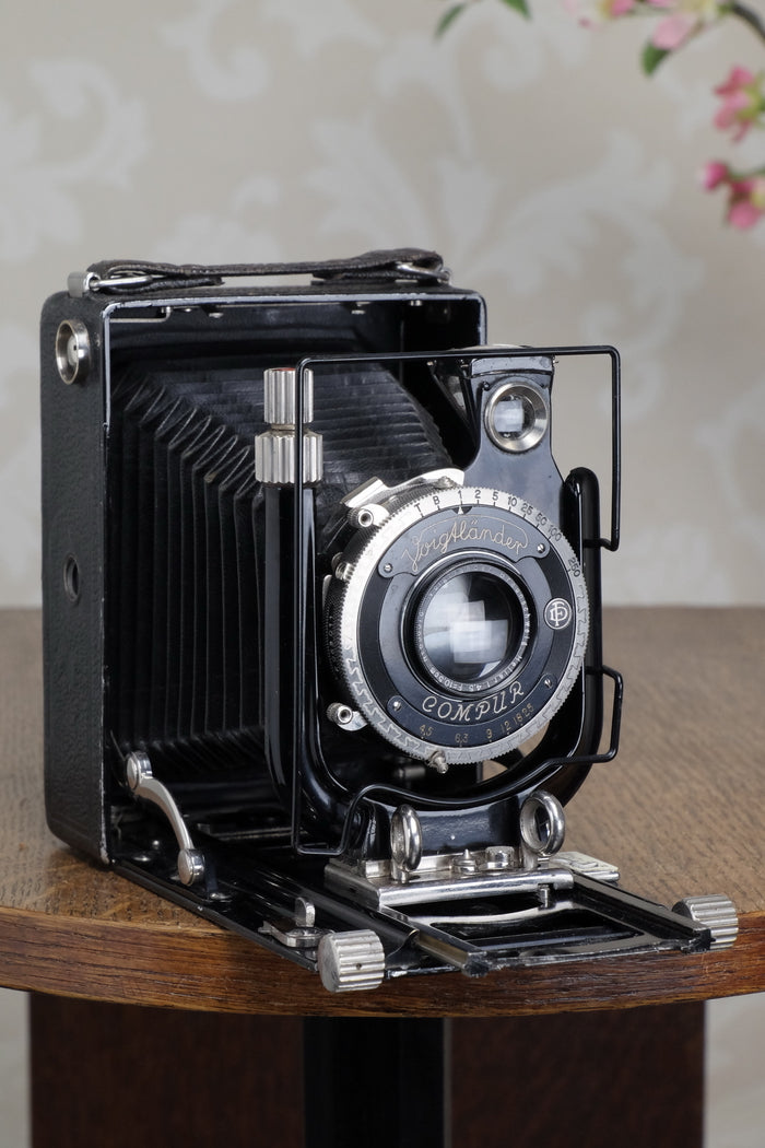 Excellent! 1931 Voigtlander Bergheil Camera with HELIAR LENS and 120 Roll-film back!! Freshly serviced CLA’d - Voigtlander- Petrakla Classic Cameras