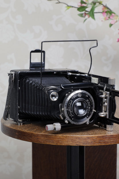 Excellent! 1931 Voigtlander Bergheil Camera with HELIAR LENS and 120 Roll-film back!! Freshly serviced CLA’d - Voigtlander- Petrakla Classic Cameras